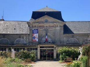 Cette mairie d'Île-de-France se trouve au cœur d'anciennes écuries