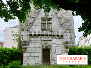 D'où vient cette intrigante façade de la renaissance plantée dans un jardin municipal ?