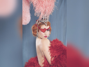 Les Meneuses : la revue signée Maud’Amour qui revisite le genre au Théâtre Les Étoiles