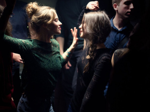 Respire: Joséphine Japy, Lou de Laâge