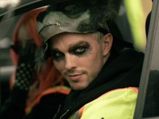 Comment braquer une banque : Nicholas Hoult