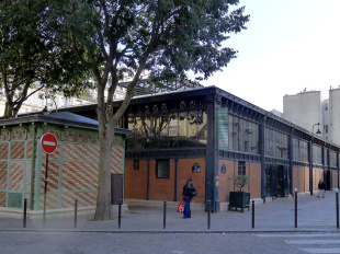 Le marché couvert de La Chapelle-L'Olive, une halle gourmande au cœur du quartier populaire