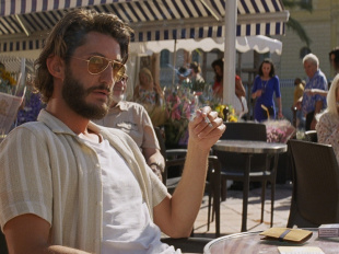 Mascarade de Nicolas Bedos, avec Pierre Niney, Isabelle Adjani et François Cluzet : la bande-annonce
