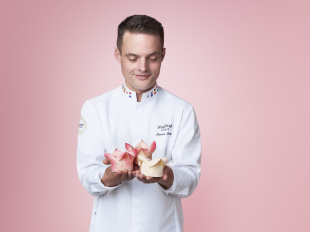 Le café de la Rose Lancôme par Nina Métayer sur les Champs-Elysées