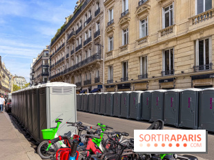 Visite du Pape à Pape : des WC publics installés dans les petites rues autour des Champs-Élysées