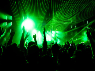 Rage : une expérience sportive avec training collectif, musique live et art visuel