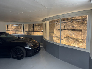 Un morceau de l'enceinte Philippe Auguste se cache dans ce parking