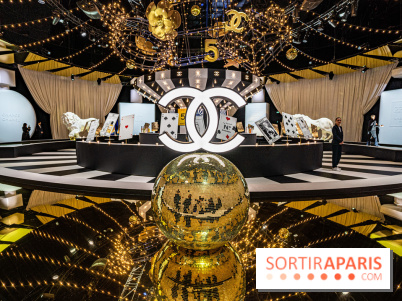 Exposition Le Grand Numéro de Chanel au Grand Palais Éphémère à Paris - Sigle Chanel