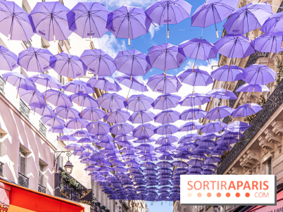La rue Montorgueil transformée en Gotham pour célébrer la série The Penguin sur Max avec des parapluies violet