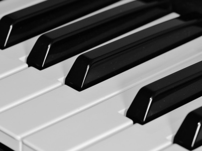 Qui est Sofiane Pamart, premier pianiste français à se produire au Stade de France en 2027 ?