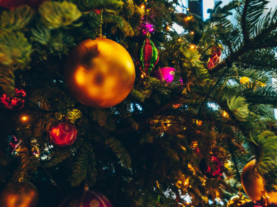 Village de Noël 2025 avec manèges, trampolines et bar à huitres au cœur de Vauhallan (91)