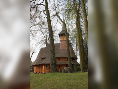 Découvrez une église insolite en bois cachée en région parisienne ! 