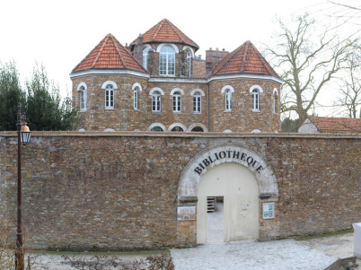 Cette ancienne prison de région parisienne a été transformée... en bibliothèque ! 