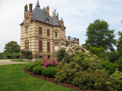 Au cœur d'un jardin public, cette villa pittoresque est classée patrimoine d'intérêt régional