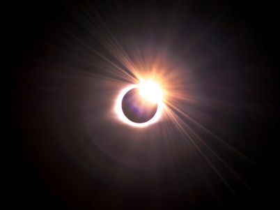 Eclipse solaire du 12 août : à partir de quel heure peut on observer le phénomène et quand aura lieu le pic ?