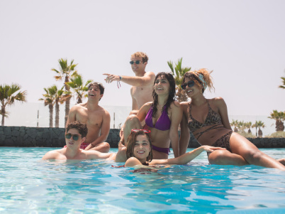Oasis sur Netflix : un thriller espagnol dans un resort de luxe