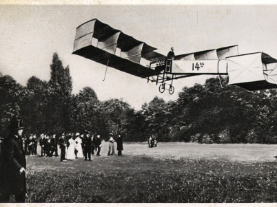 Éphéméride du 23 octobre à Paris : Une étonnante machine volante sur la pelouse de Bagatelle