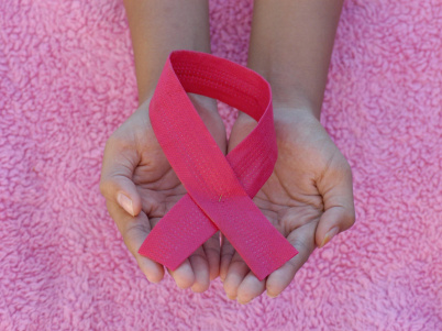 Octobre rose : origine et signification de ce mois de lutte contre le cancer du sein