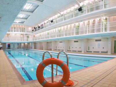Cette piscine du 18e arrondissement de Paris a servi de décor à un célèbre film