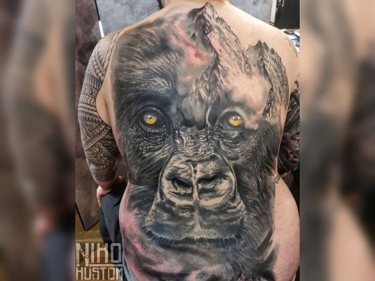 Kustom Tattoo le studio de tatouage à Paris qui repousse les limites du réalisme.