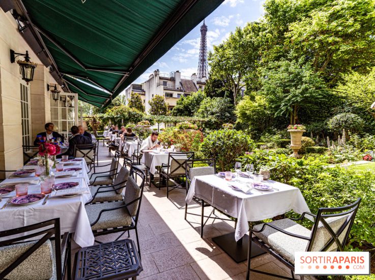 La terrasse jardin Summer de la Bauhinia au Shangri-La Paris