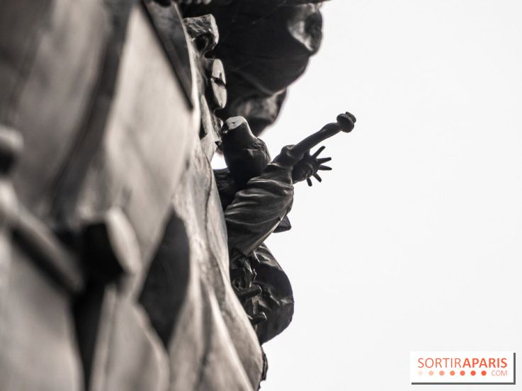 Le Centaure de César à Paris et sa statue de la Liberté miniature -  A7C0242