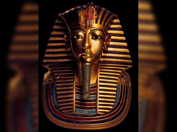 Toutankhamon son Tombeau et ses trésors, exposition Toutankhamon Porte de Versailles, exposition Toutankhamon Parc des Expositions Versailles, exposition Toutankhamon Paris 2012, toutankhamon exposition Masque funéraire |  Masque funéraire en or du pharaon Toutankhamon © DR Original en or massif avec incrustations de pâte de verre et de gemmes" H. 54 cm.