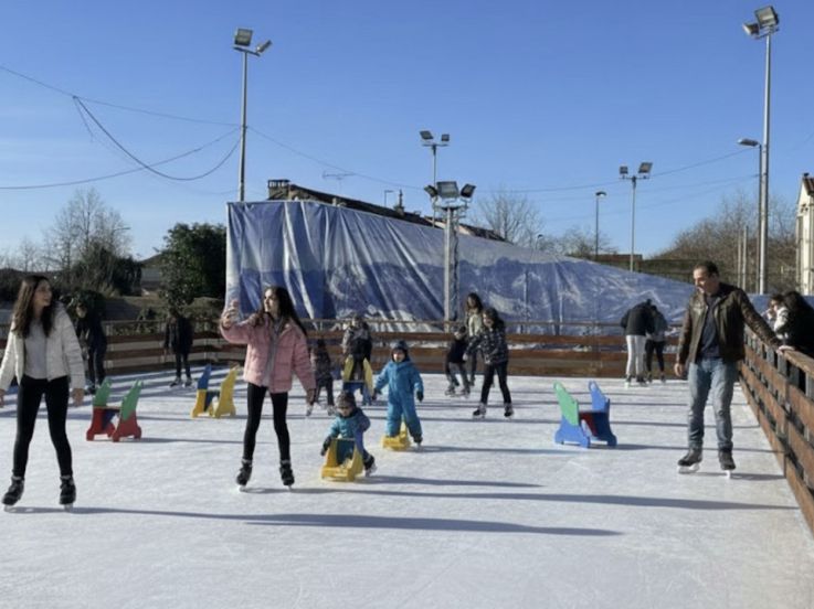 Un village montagnard avec luge, ski et patinoire s'installe dans le Val de Marne