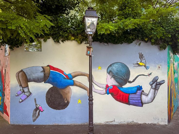 Street-art, les enfants de Seth à la Buttes aux Cailles enfilent des maillots du PSG