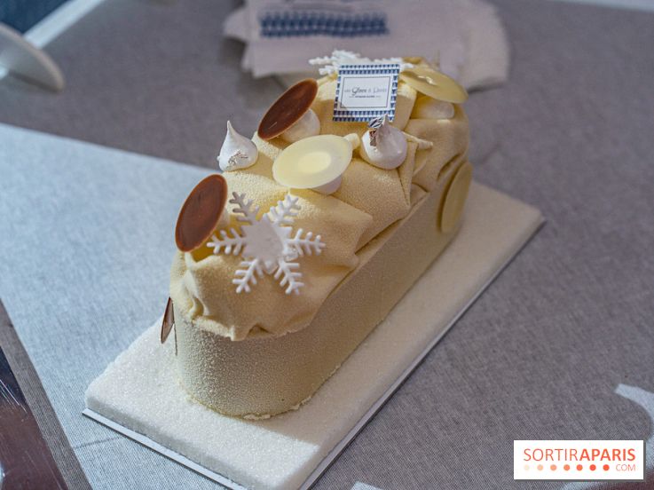 La Bûche de Noël poire et Anis d'Une Glace à Paris 2023