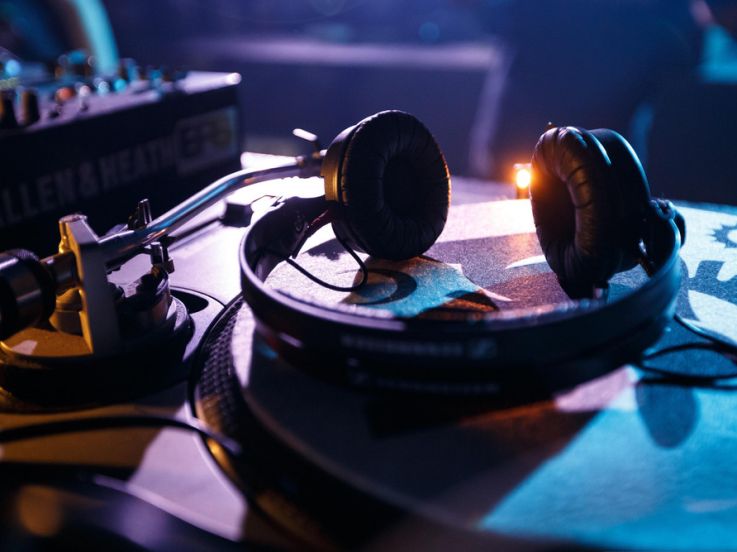 Techno Parade 2023 à Paris : parcours, chars, djs et artistes... tout ce qu'il faut savoir