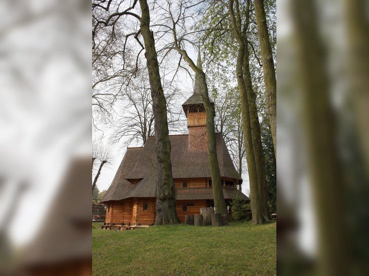 Découvrez une église insolite en bois cachée en région parisienne ! 