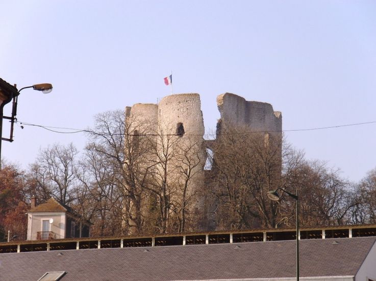 Un ancien donjon, vestige d'un château royal, au cœur d'un projet de rénovation pour rouvrir au public