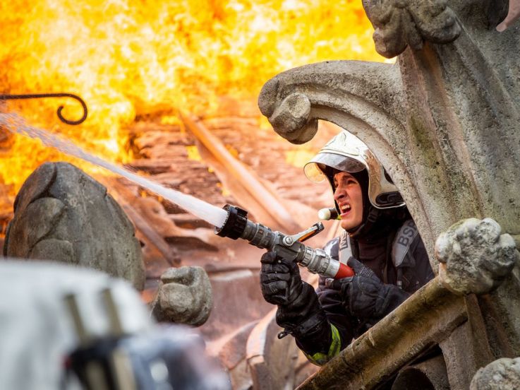 Notre-Dame brûle : le drame historique de Jean-Jacques Annaud