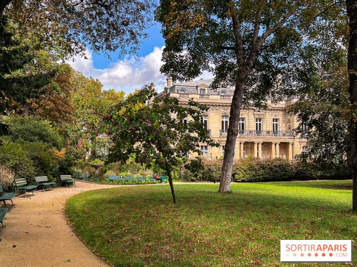 Jardin de l'Hôtel Salomon de Rothschild à Paris : un havre de verdure historique caché au cœur du 8e