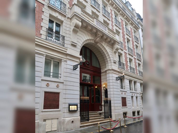 Pop-up Yves Saint Laurent Beauté Hôtel Les Bains