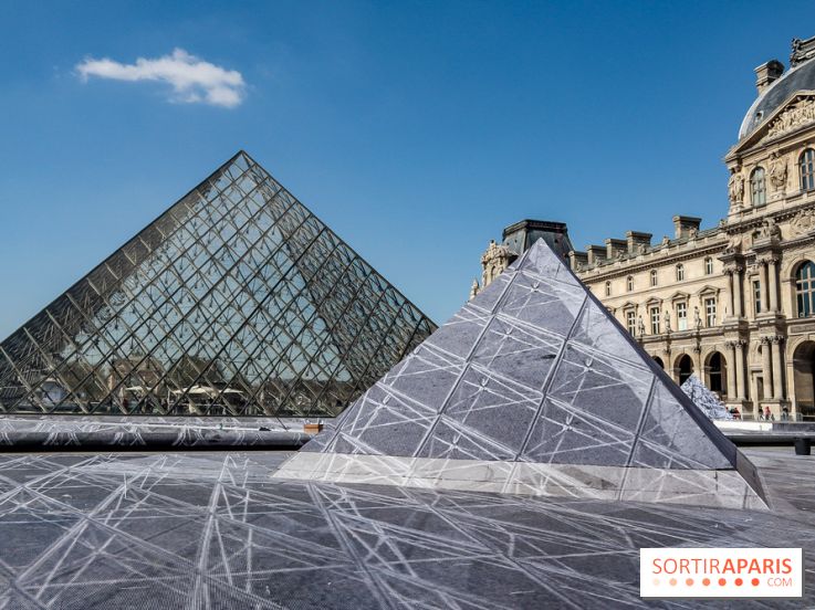 JR investit la place de la Pyramide du Louvre pour ses 30 ans