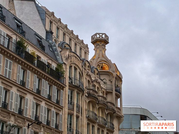 Que cache cette façade et ce toit en forme de bouchon de champagne ?