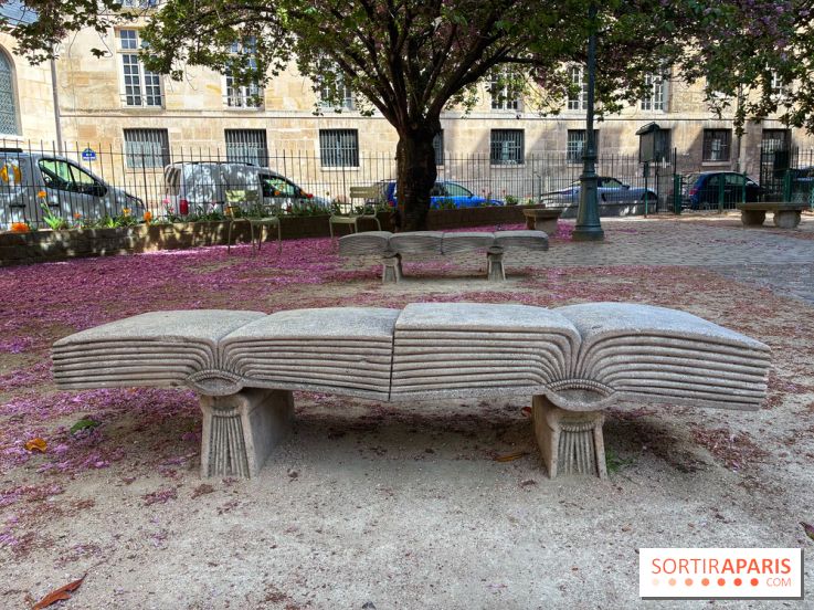 Ce parc parisien dans le 6e arrondissement cache deux bancs en forme de livre