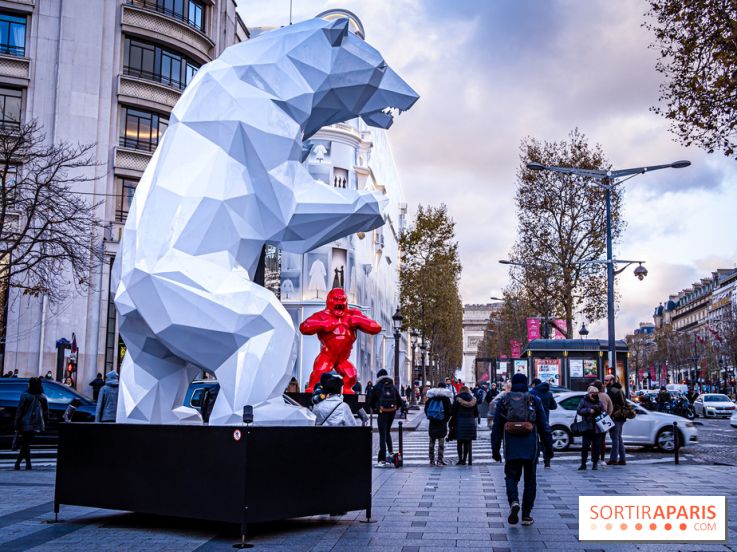 Exposition de Richard Orlinski avec Georges V et sur les Champs-Elysées