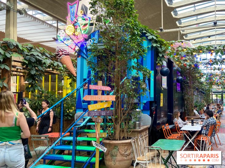 Un bar à glaces et un dessert dans un train de la Félicita
