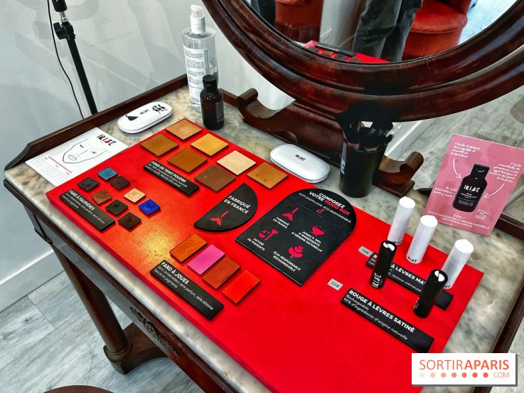 Fête des Mères 2022 : un atelier beauté pour apprendre à se maquiller entre mère et fille