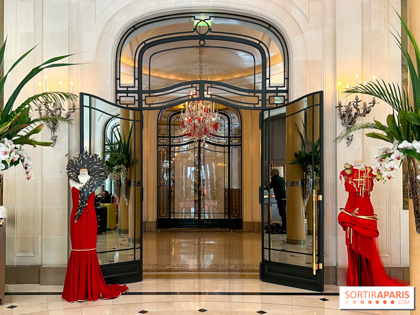Exposition mode au Plaza Athénée pour la Fashion Week Haute Couture