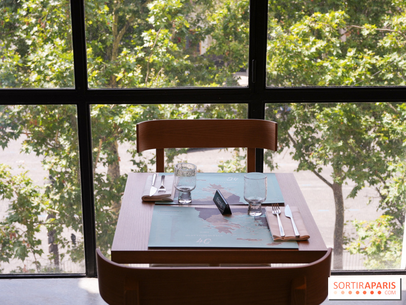 Laurier by Mavrommatis aux Galeries Lafayette - Table