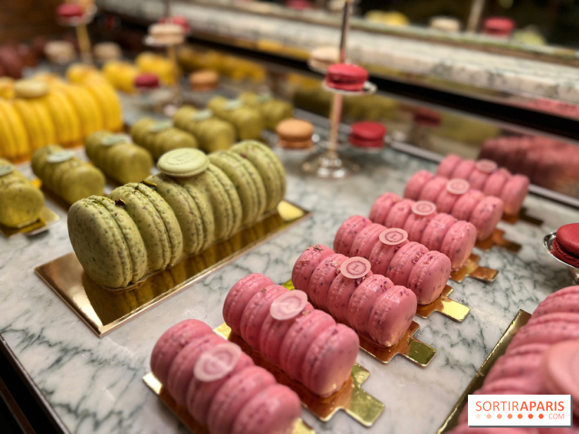 Ladurée - Bûches de Noël 2023 macarons