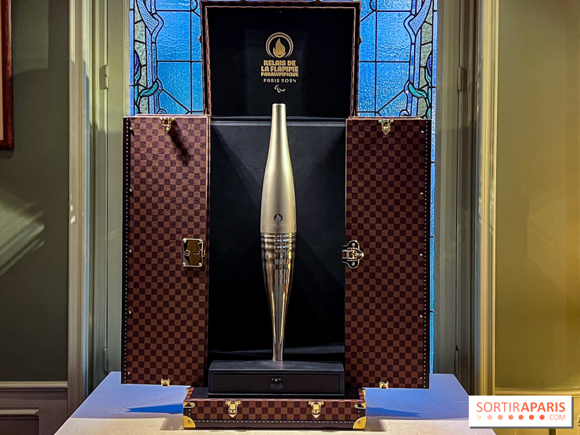 Malles Médailles et Torches des Jeux Olympiques de Paris 2024 griffées Louis Vuitton