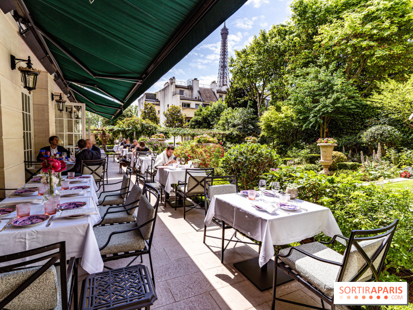 La terrasse jardin Summer de la Bauhinia au Shangri-La Paris