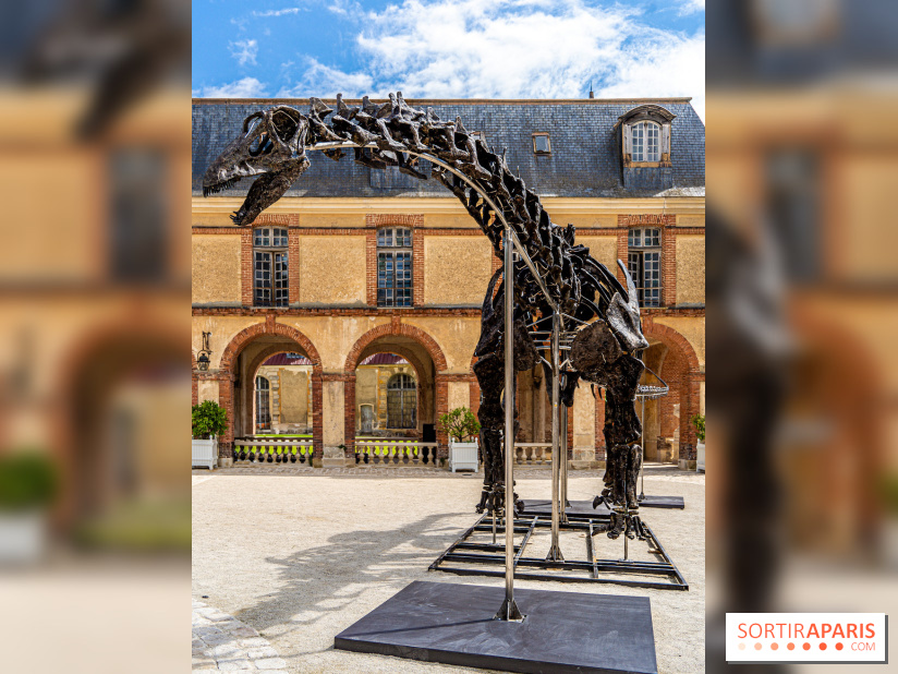 Un dinosaure géant au Château de Dampierre - Jurassique au Château de Dampierre