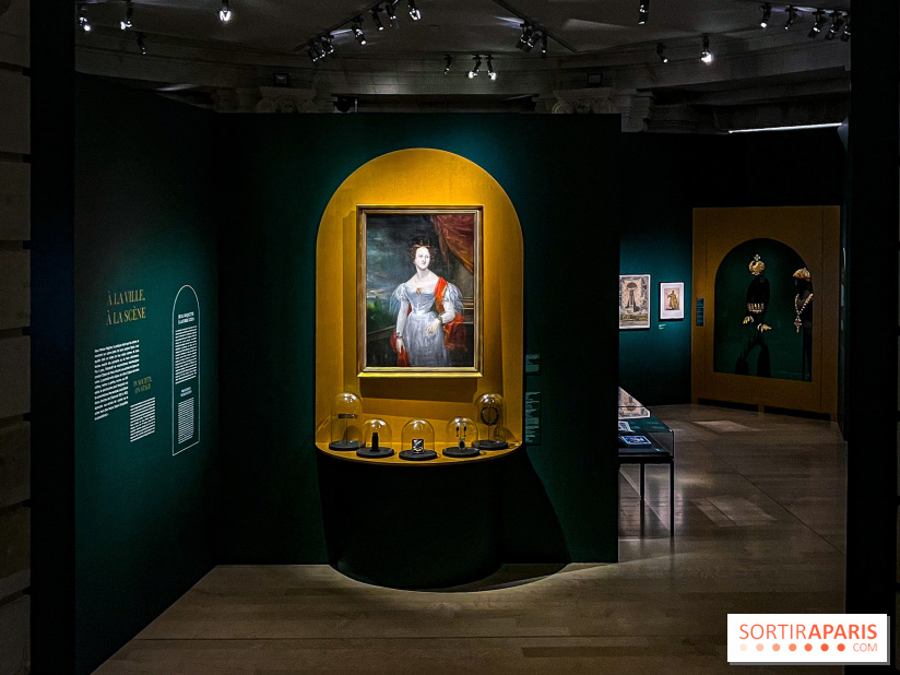 Bijoux de scène de l'Opéra de Paris : l'exposition de parures merveilleuses au Palais Garnier