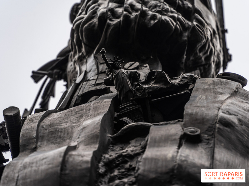 Le Centaure de César à Paris et sa statue de la Liberté miniature -  A7C0235